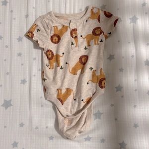 Old navy bodysuit 3-6m